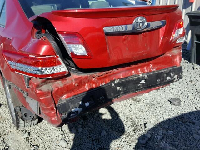 4T1BF3EK2BU733810 - 2011 TOYOTA CAMRY BASE RED photo 9