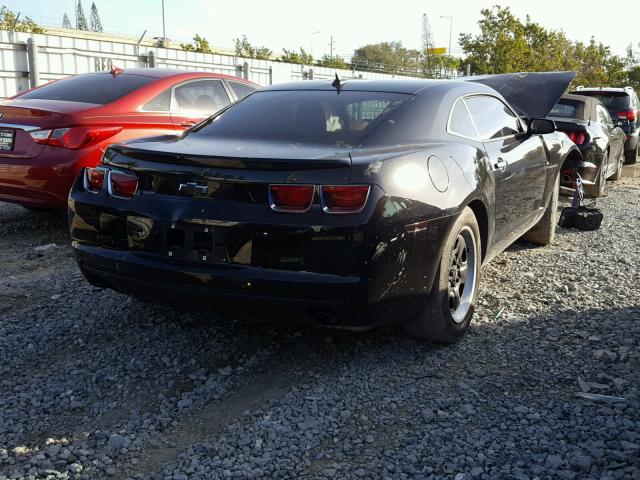 2G1FA1E3XD9107268 - 2013 CHEVROLET CAMARO LS BLACK photo 4