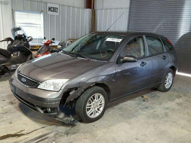 1FAFP37N77W333592 - 2007 FORD FOCUS ZX5 GRAY photo 2