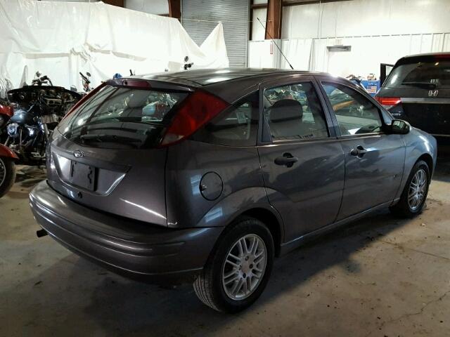 1FAFP37N77W333592 - 2007 FORD FOCUS ZX5 GRAY photo 4