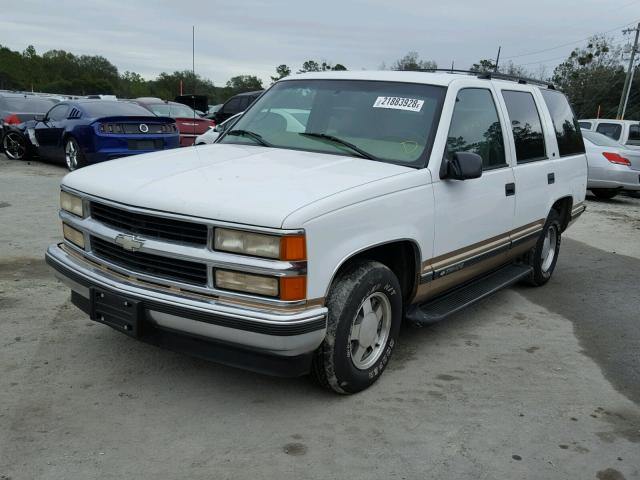 1GNEC13R7XJ545640 - 1999 CHEVROLET TAHOE C150 WHITE photo 2