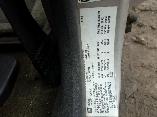 1GCDT136958228652 - 2005 CHEVROLET COLORADO SILVER photo 10