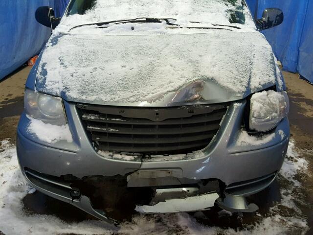 2A4GP44R26R766220 - 2006 CHRYSLER TOWN & COU BLUE photo 9