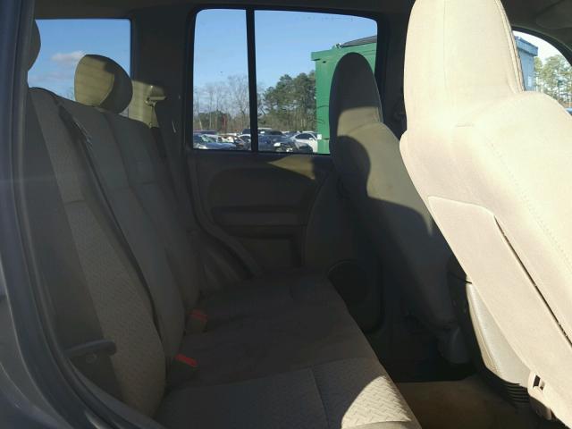 1J4GK38K25W630469 - 2005 JEEP LIBERTY RE BEIGE photo 6