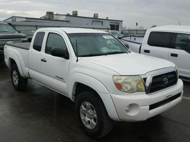 5TEUX42N16Z296278 - 2006 TOYOTA TACOMA ACC WHITE photo 1