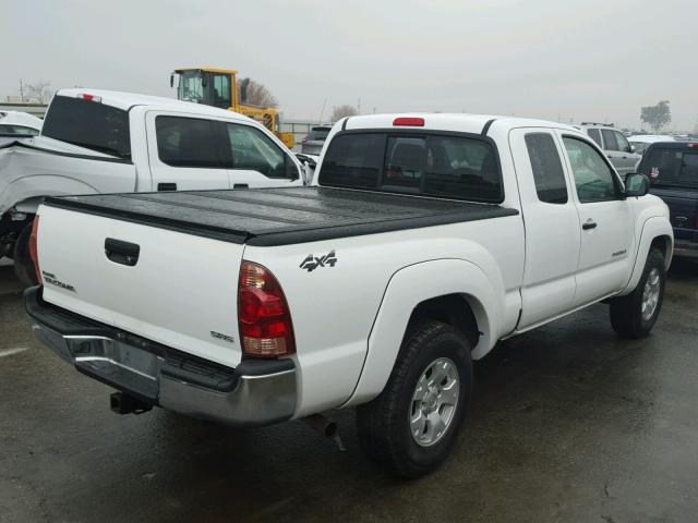 5TEUX42N16Z296278 - 2006 TOYOTA TACOMA ACC WHITE photo 4