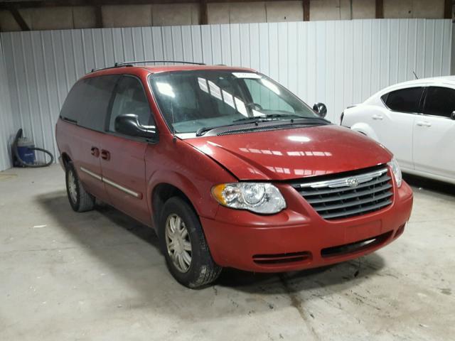 2A4GP54L46R720082 - 2006 CHRYSLER TOWN & COU RED photo 1