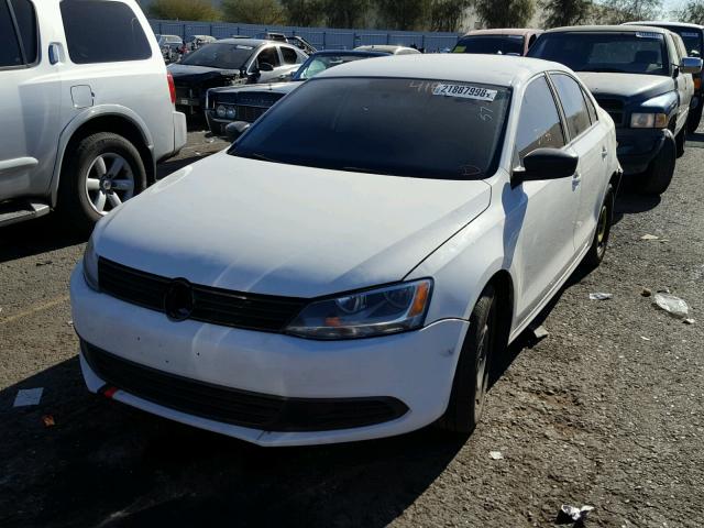 3VW2K7AJ1DM392117 - 2013 VOLKSWAGEN JETTA BASE თეთრი ფოტო 2
