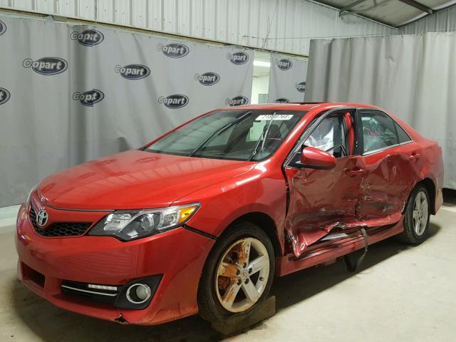 4T1BF1FK7EU864593 - 2014 TOYOTA CAMRY L RED photo 2