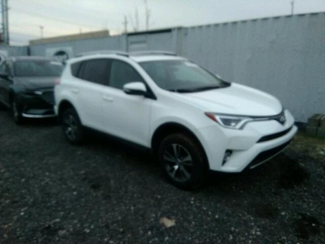 2T3WFREVXGW239711 - 2016 TOYOTA RAV4 XLE WHITE photo 1