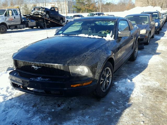 1ZVFT80N755203910 - 2005 FORD MUSTANG BLACK photo 2