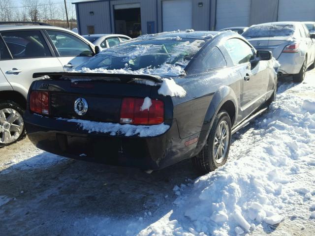 1ZVFT80N755203910 - 2005 FORD MUSTANG BLACK photo 4