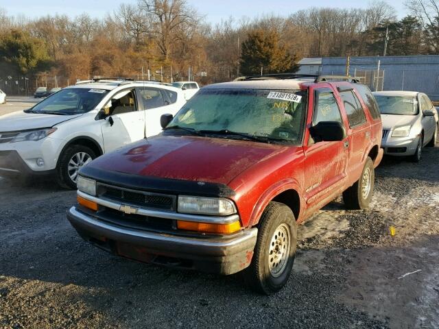 1GNDT13W2W2265764 - 1998 CHEVROLET BLAZER MAROON photo 2