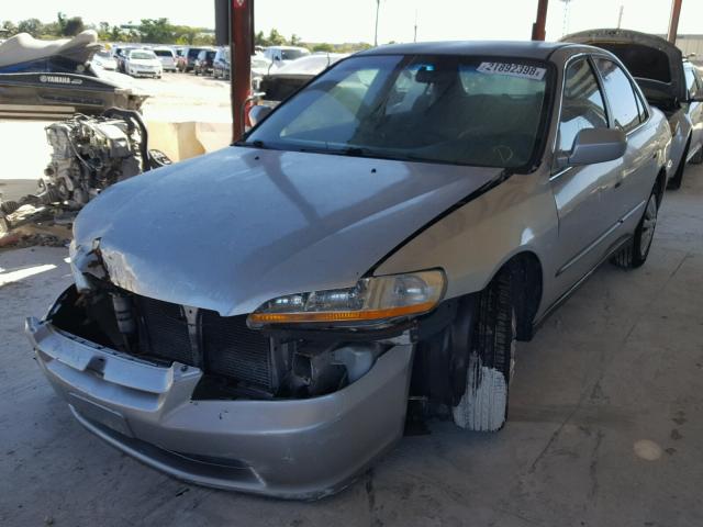 1HGCG5648YA138697 - 2000 HONDA ACCORD LX GRAY photo 2