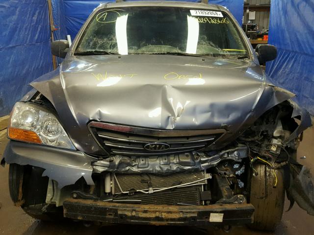 KNDJC735585818186 - 2008 KIA SORENTO EX GRAY photo 9