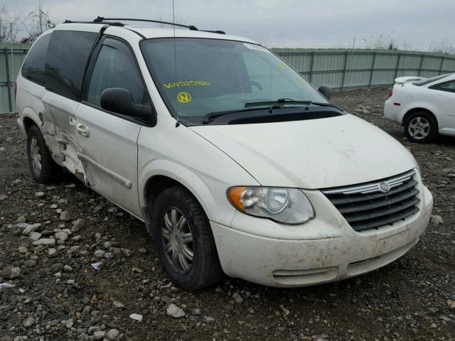 2C4GP54L95R525986 - 2005 CHRYSLER TOWN & COU WHITE photo 1