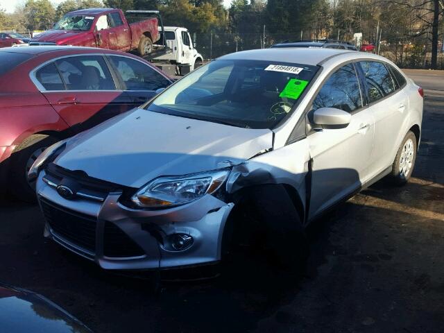 1FAHP3F21CL184527 - 2012 FORD FOCUS SE GRAY photo 2