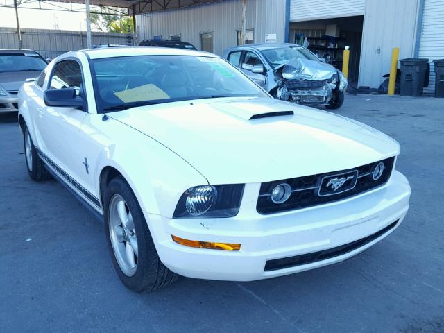 1ZVHT80N185141496 - 2008 FORD MUSTANG WHITE photo 1