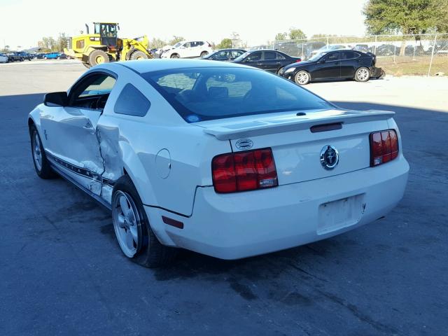 1ZVHT80N185141496 - 2008 FORD MUSTANG WHITE photo 3