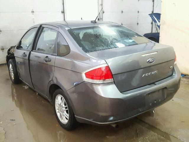 1FAHP3FN5AW134610 - 2010 FORD FOCUS SE GRAY photo 3