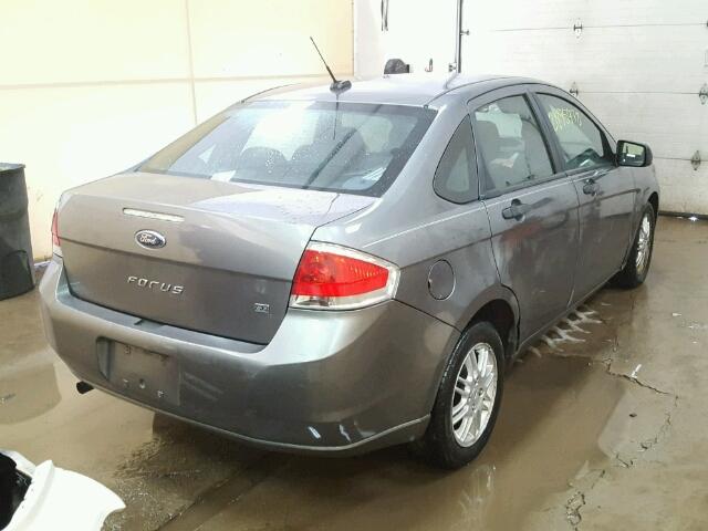 1FAHP3FN5AW134610 - 2010 FORD FOCUS SE GRAY photo 4