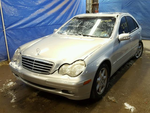 WDBRF61J72F224235 - 2002 MERCEDES-BENZ C 240 SILVER photo 2