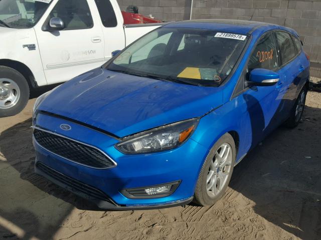 1FADP3K21FL327212 - 2015 FORD FOCUS SE BLUE photo 2