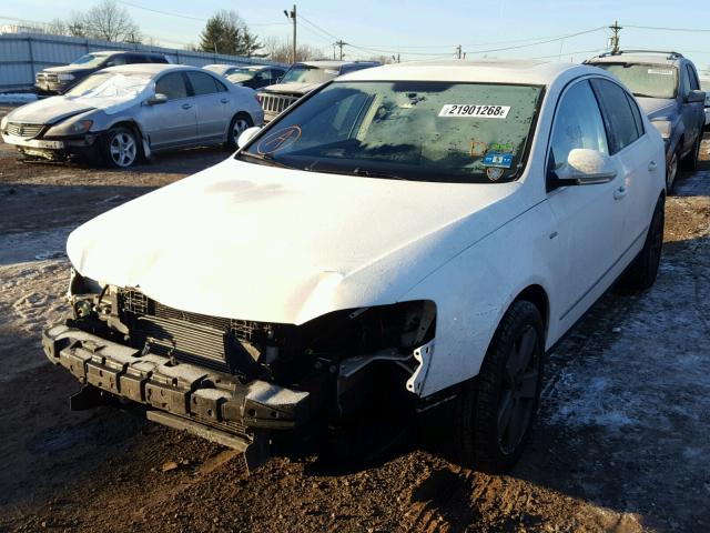 WVWAK73C98E216120 - 2008 VOLKSWAGEN PASSAT KOM WHITE photo 2