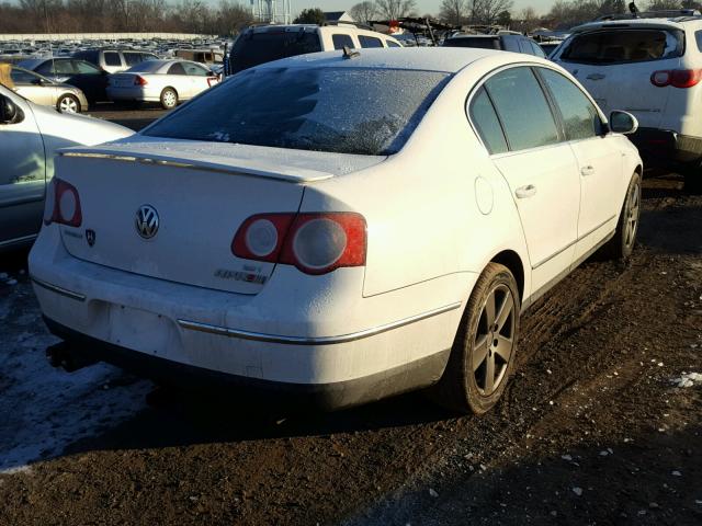 WVWAK73C98E216120 - 2008 VOLKSWAGEN PASSAT KOM WHITE photo 4