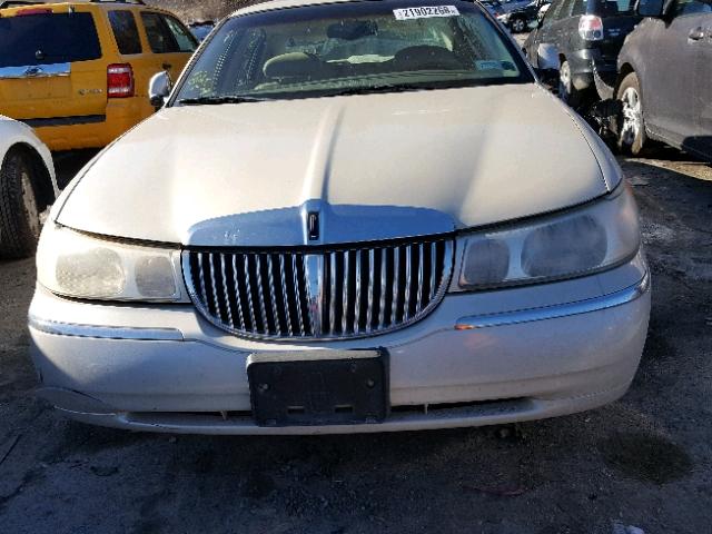 1LNHM83W8YY884073 - 2000 LINCOLN TOWN CAR C BEIGE photo 9