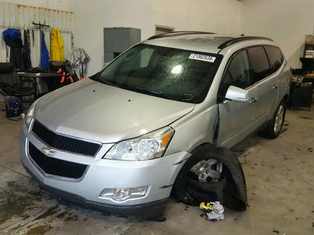 1GNKVGEDXBJ246718 - 2011 CHEVROLET TRAVERSE L SILVER photo 2