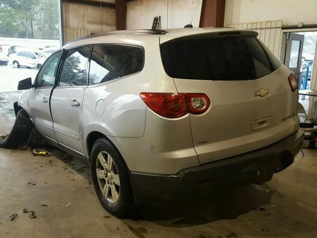 1GNKVGEDXBJ246718 - 2011 CHEVROLET TRAVERSE L SILVER photo 3