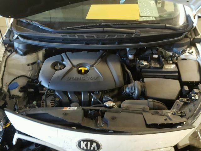 KNAFX4A68F5393903 - 2015 KIA FORTE LX WHITE photo 7