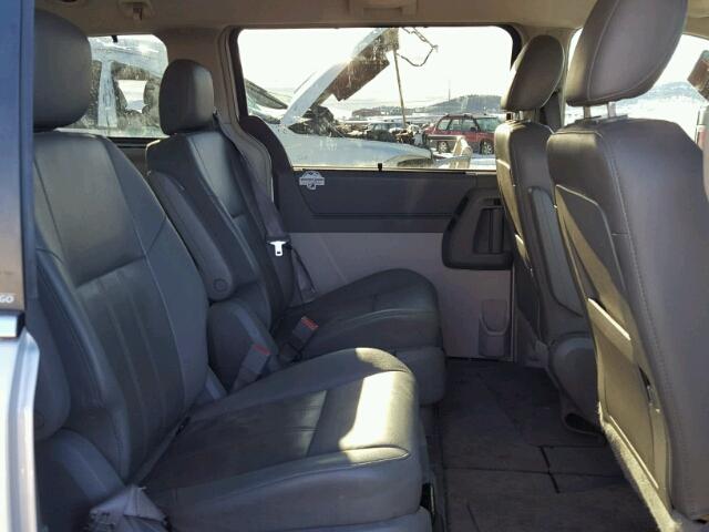 2A8HR54P48R774940 - 2008 CHRYSLER TOWN & COU SILVER photo 6