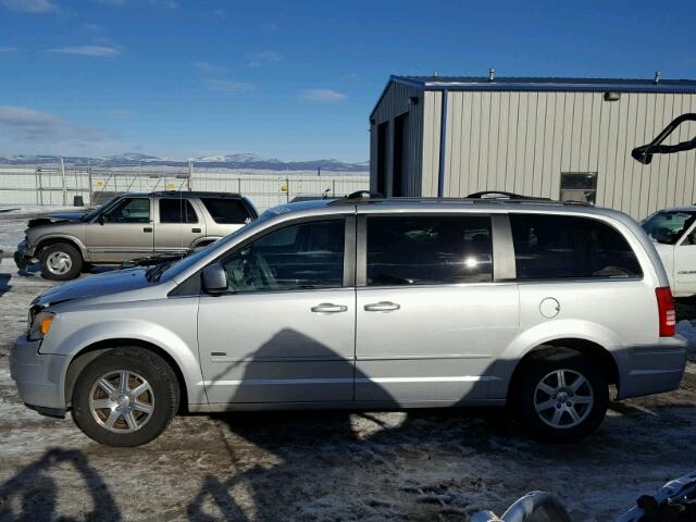 2A8HR54P48R774940 - 2008 CHRYSLER TOWN & COU SILVER photo 9