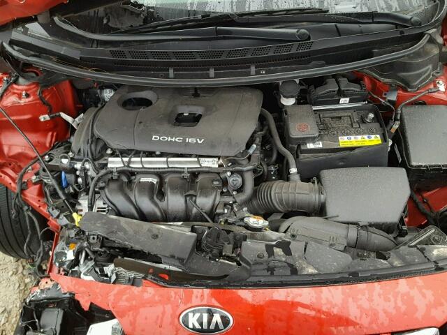 3KPFL4A72HE105260 - 2017 KIA FORTE LX RED photo 7