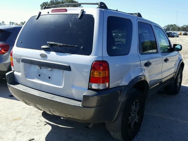 1FMYU03123KB02836 - 2003 FORD ESCAPE XLT SILVER photo 4