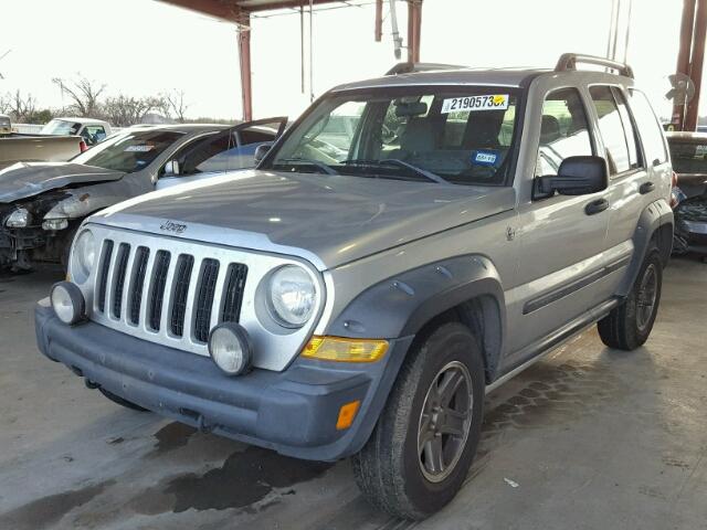 1J4GL38K16W191313 - 2006 JEEP LIBERTY RE SILVER photo 2