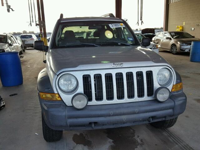 1J4GL38K16W191313 - 2006 JEEP LIBERTY RE SILVER photo 9