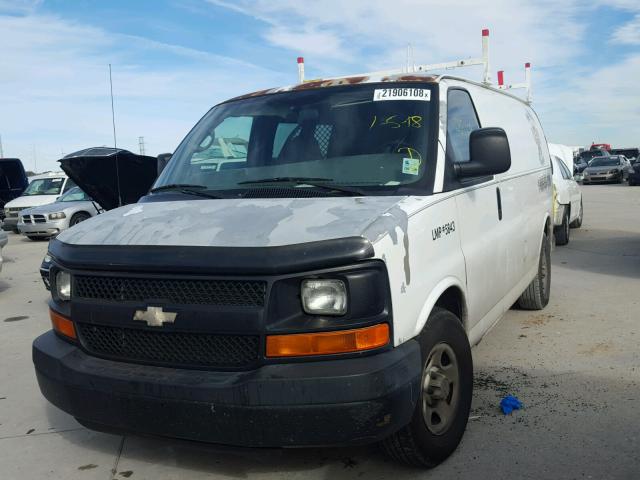 1GCFG15X371122907 - 2007 CHEVROLET EXPRESS G1 WHITE photo 2