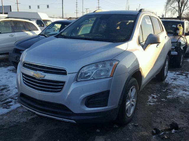 3GNCJPSB9GL152980 - 2016 CHEVROLET TRAX 1LT SILVER photo 2