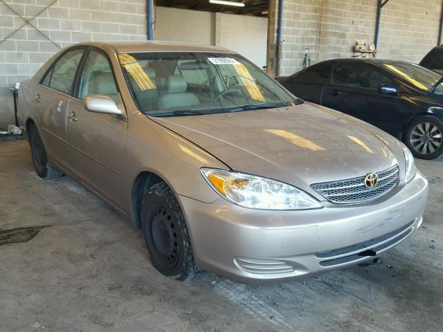 JTDBE32K220009361 - 2002 TOYOTA CAMRY LE TAN photo 1