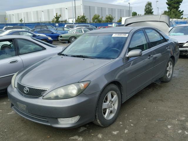 4T1BE30KX6U647872 - 2006 TOYOTA CAMRY LE ნაცრისფერი ფოტო 2