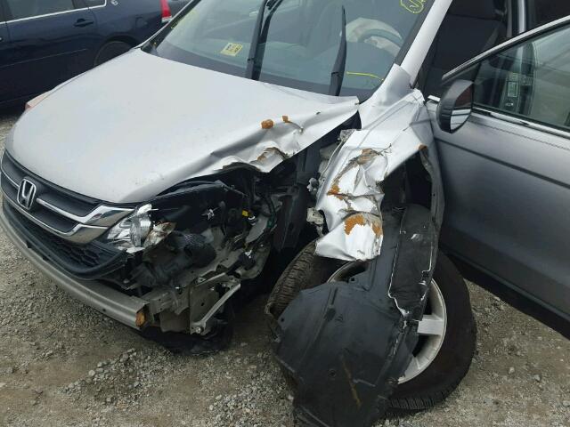 5J6RE3H44BL043317 - 2011 HONDA CR-V SE SILVER photo 9