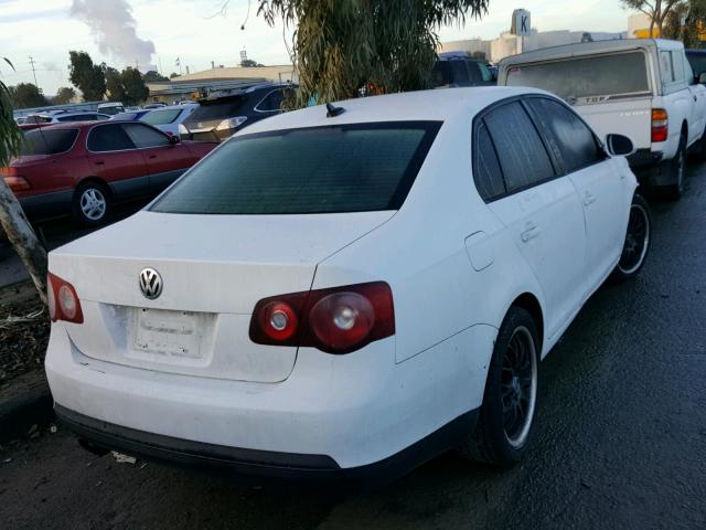 3VWRA7AJ0AM051000 - 2010 VOLKSWAGEN JETTA WOLF WHITE photo 4