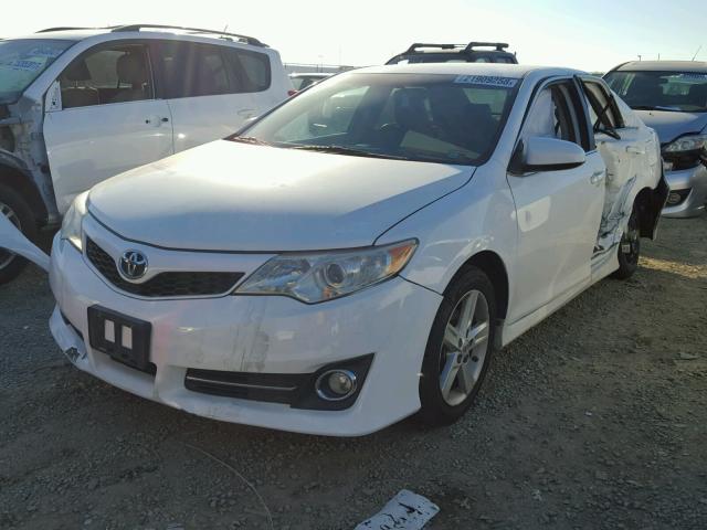 4T1BF1FK5CU561678 - 2012 TOYOTA CAMRY BASE WHITE photo 2