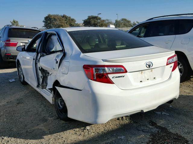 4T1BF1FK5CU561678 - 2012 TOYOTA CAMRY BASE WHITE photo 3
