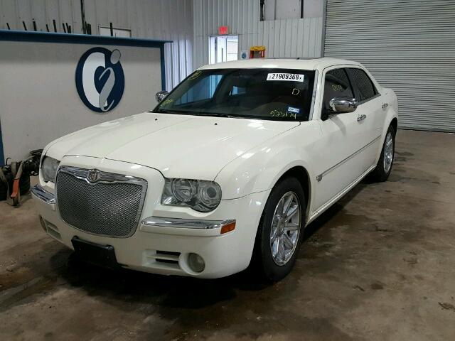 2C3AA63H95H523174 - 2005 CHRYSLER 300C WHITE photo 2