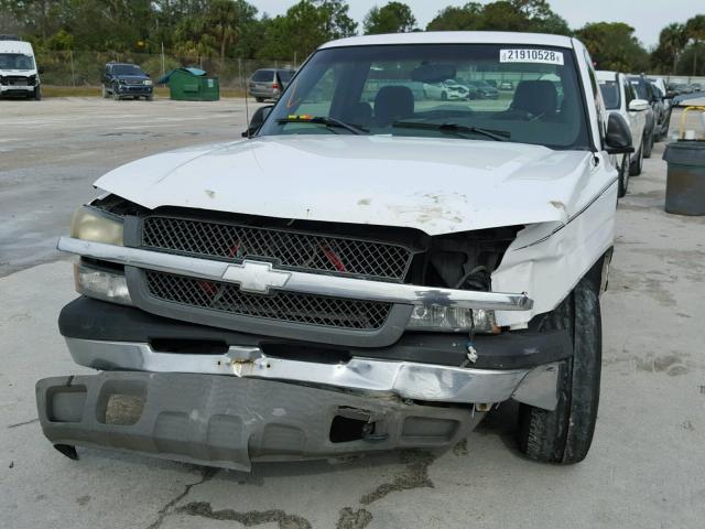 1GCEC14V63Z267412 - 2003 CHEVROLET SILVERADO WHITE photo 9