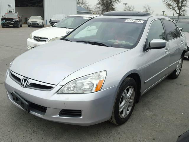 1HGCM56757A147942 - 2007 HONDA ACCORD EX SILVER photo 2